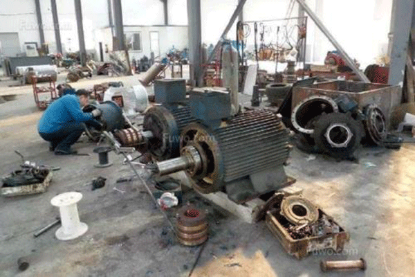 西安西瑪電機(jī)驅(qū)動軸修理中軸向間隙的測量。