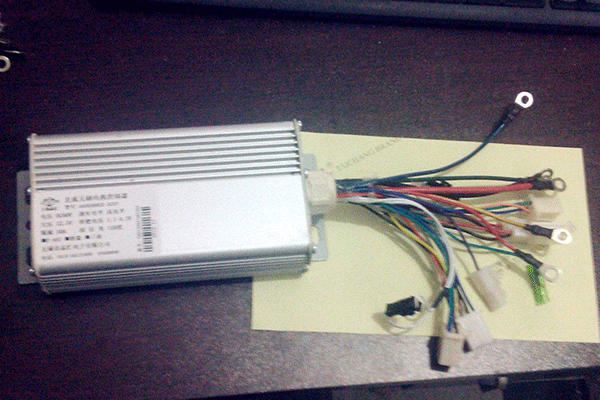 Z2直流電機(jī)控制器的安裝過(guò)程分享。